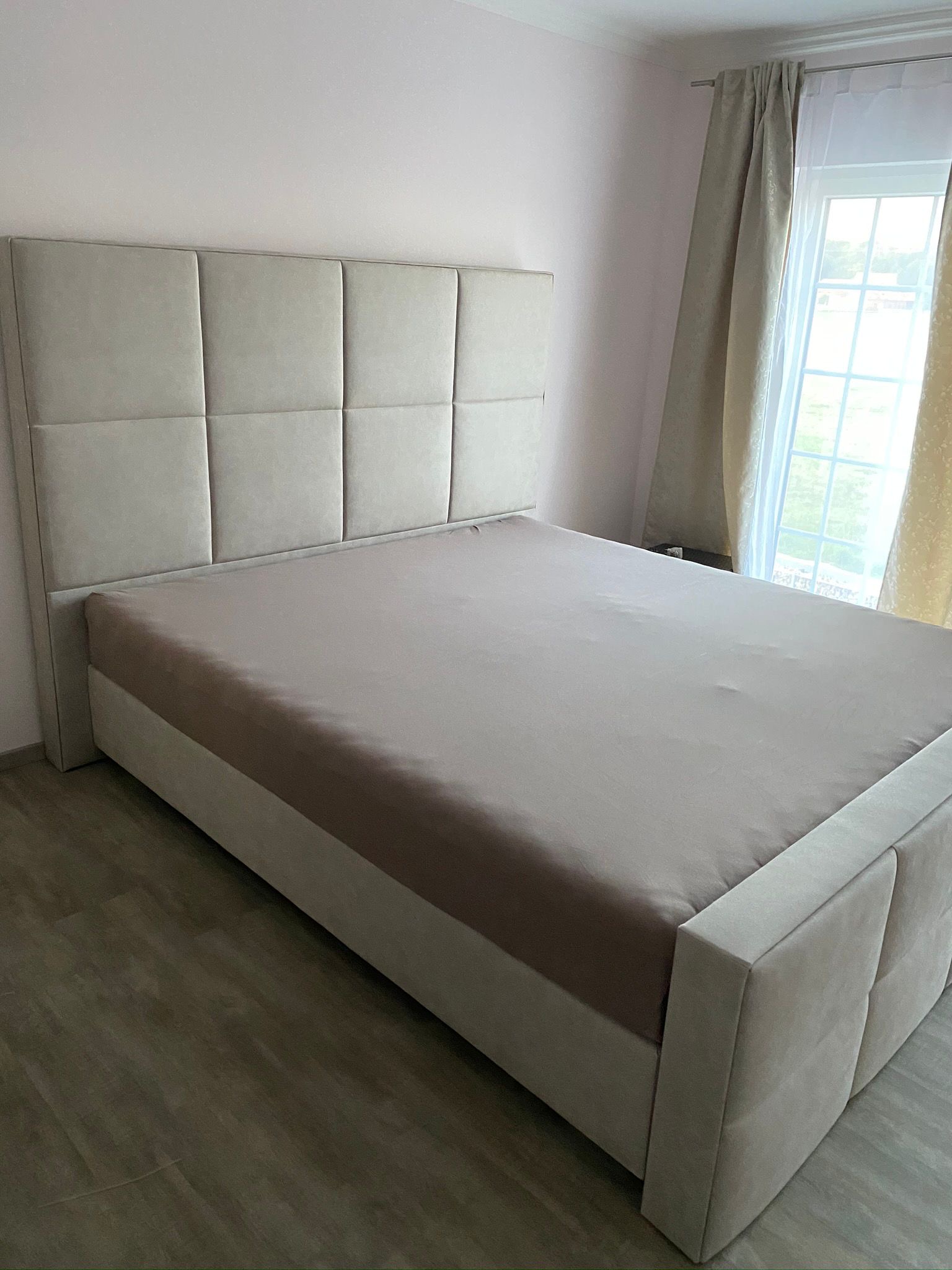 Polsterbett in Creme